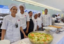 Photo of Estudiantes del área turística muestran entusiasmo en Vlll Foro Gastromico Dominicano.