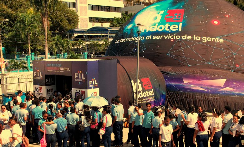 Guido Gómez Mazara motivó a visitar Feria del Libro