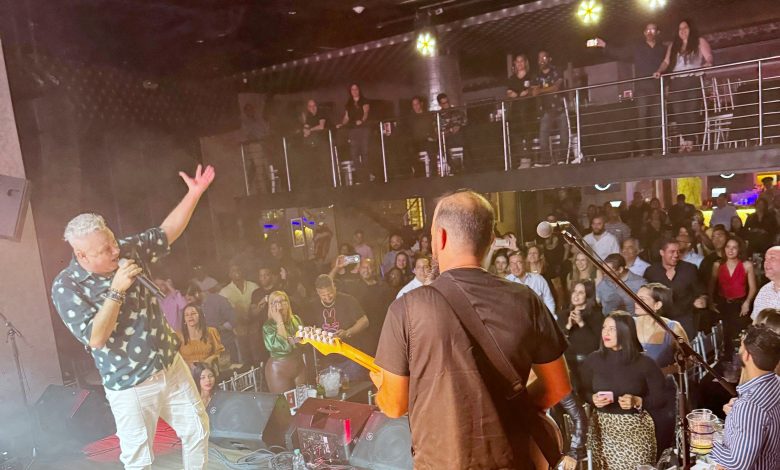 Banda de Pop Rock Aljadaqui y Los Rabanes en tarima