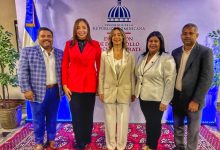 Photo of Gloria Reyes muesta avances de DDSSUPÉRATE a Sodomedi y representantes de medios.