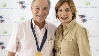 Photo of EMPRESARIO DOMINICANO FRANK RAINIERI RECIBE MEDALLA DE ORO AL MÉRITO PANAMERICANO POR SU APORTES AL TURISMO.