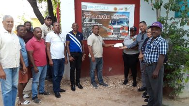 Photo of Bomberos del Municipio de Duvergé recibe donación del Senador Valentín Medrano.