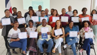 Photo of Periodistas y trabajadores del sector salud reciben capacitación en desarrollo empresarial.