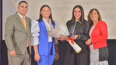 Photo of Con gran entusiasmo graduados de ICOPER escogen a Reymarvi Rojas como madrina  en su graduación.