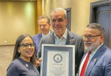 Photo of Restaurante Amigos Sea Food Steak House recibe Récord Guinness y lo celebra en Aniversario FDC.
