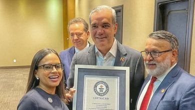 Photo of Restaurante Amigos Sea Food Steak House recibe Récord Guinness y lo celebra en Aniversario FDC.